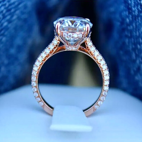 Beautiful Classic Oval Cut Silver Diamond Ring - Picture 2 of 7